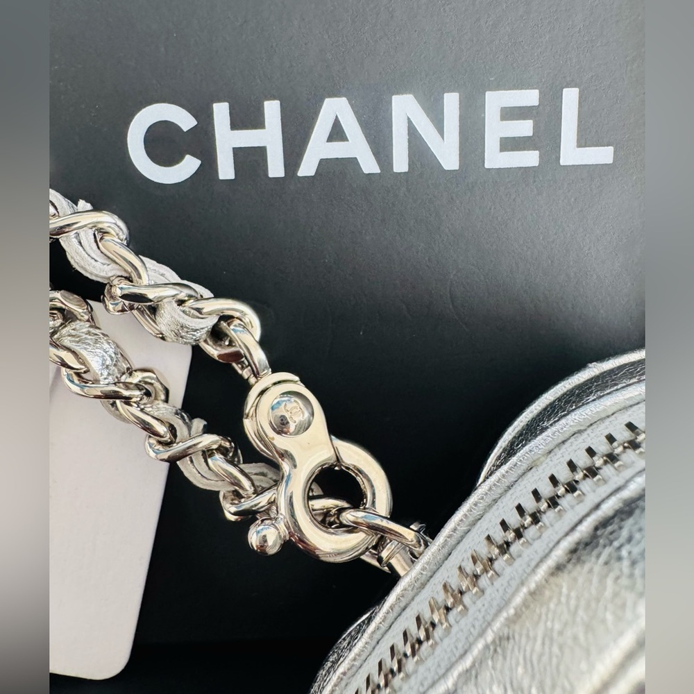 CHANEL Collectible Metallic Silver Heart Mini Bag Charm - Picture 3 of 7